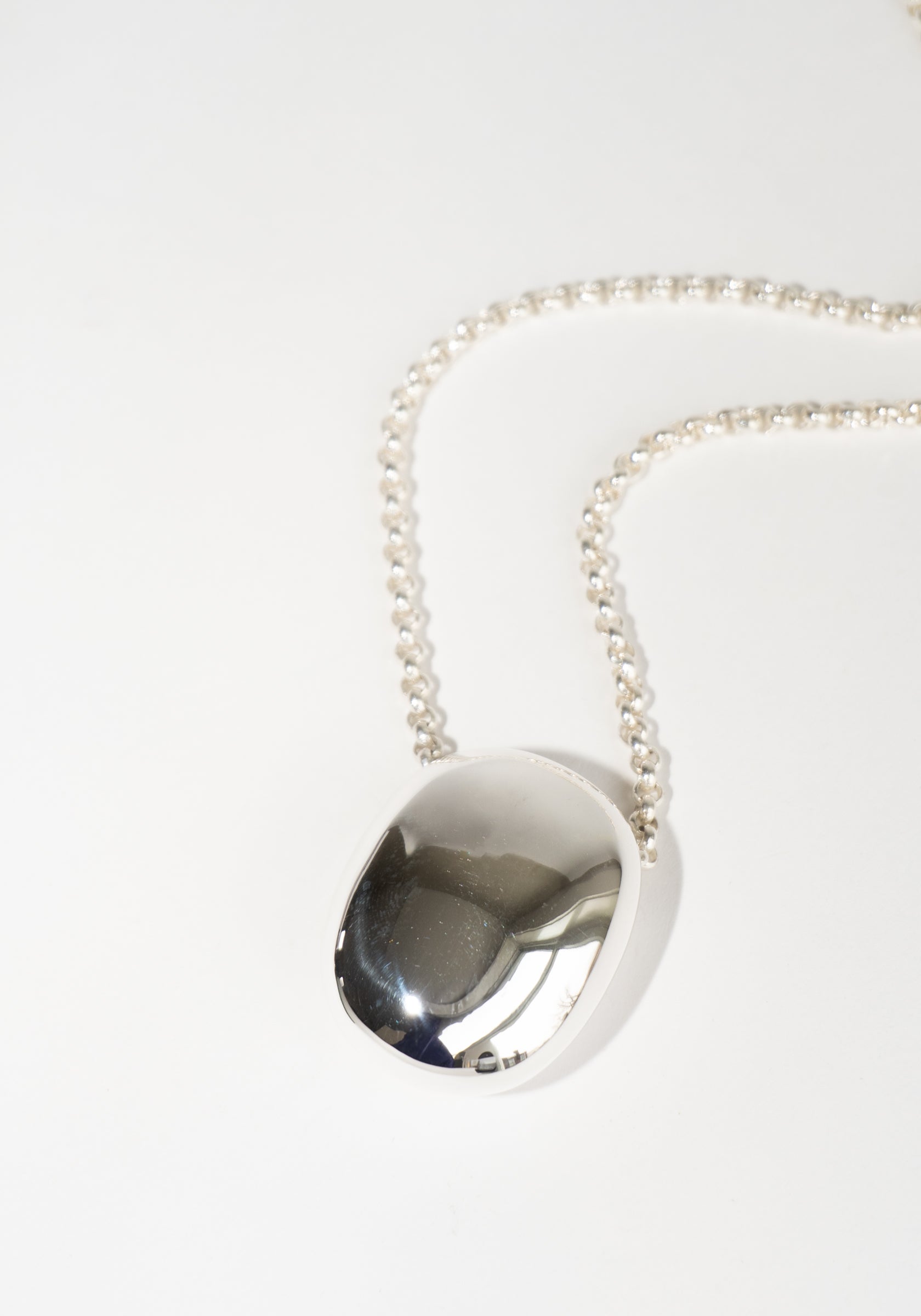 Large Blowblow Chain Necklace in Silver - Image 5