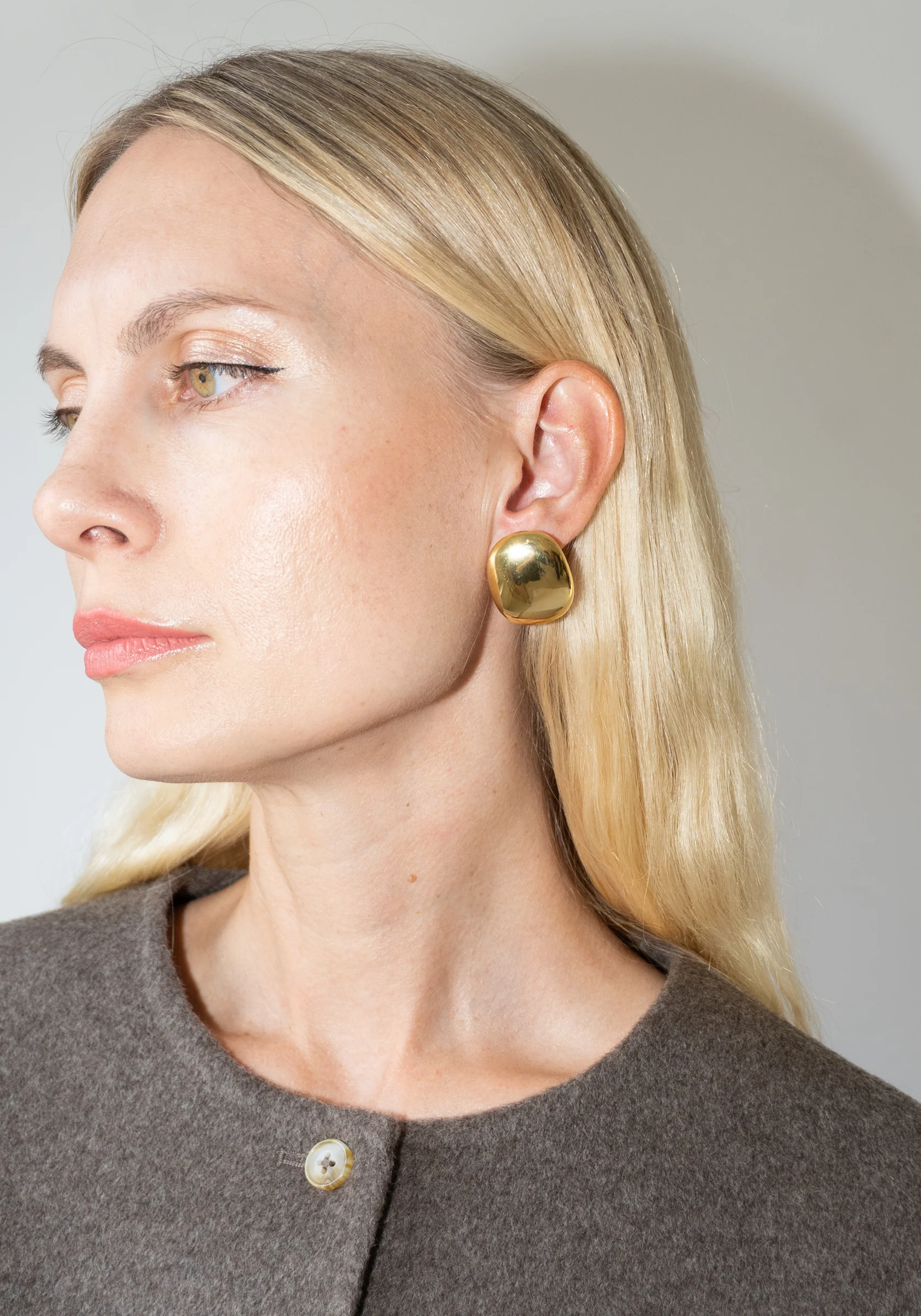 Blowblow Earrings Small in Gold - Image 4