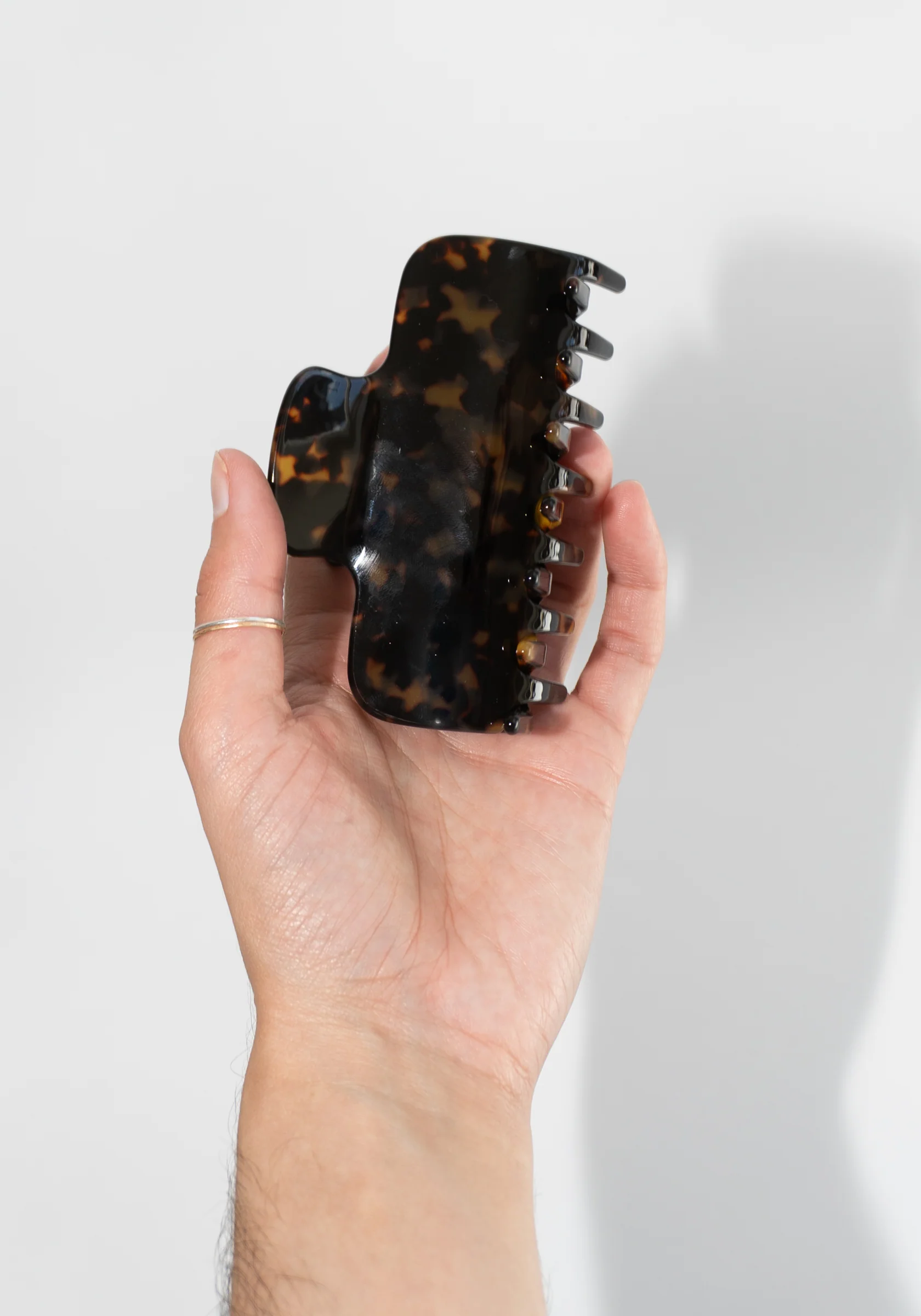 Large Boba Jaw Clip in Yellow Tokyo Tortoise - Image 3