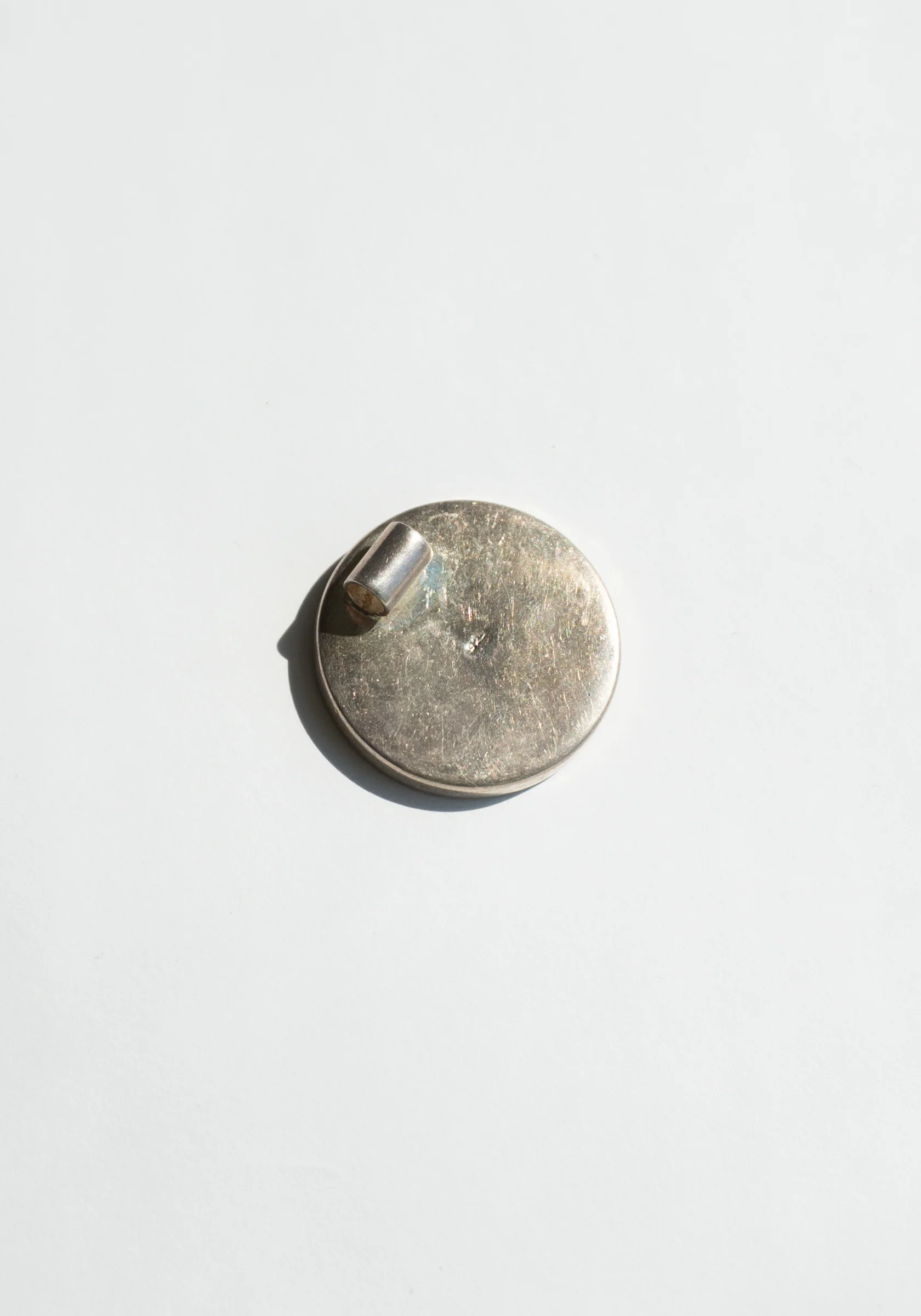 Vintage Round Sterling Mother of Pearl Inlay Pendant - Image 4